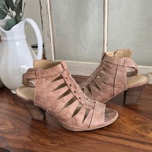 Naturalizer Tan Heel Sandals size 10